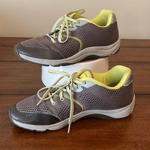 Vionic 335 Emerald Lace Up Athletic Sneakers - Size 9.5